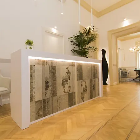 Residenza Degli Artisti Πανσιόν 4*